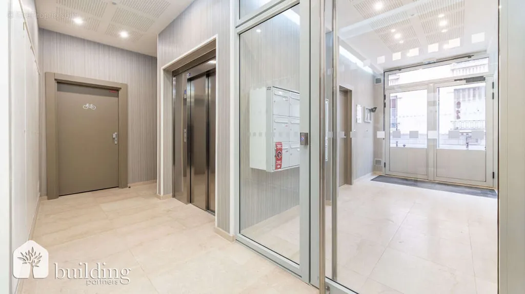 hallway_entrance