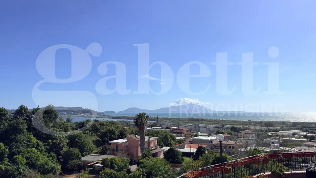 Panoramic Apartment with Terraces in Bacoli