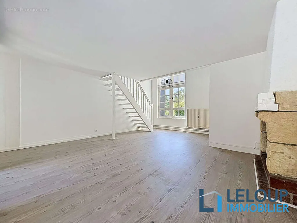 Séjour - Duplex 2 Pièces avec Parking Privatif près de l'Hôtel de Ville
