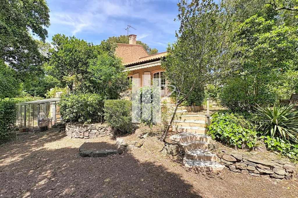 Jardin - Maison de Luxe avec Jardin au Calme à Saint-Raphaël