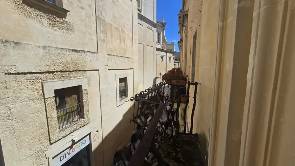 Rõdu - Rented Apartment with Balcony in Lecce