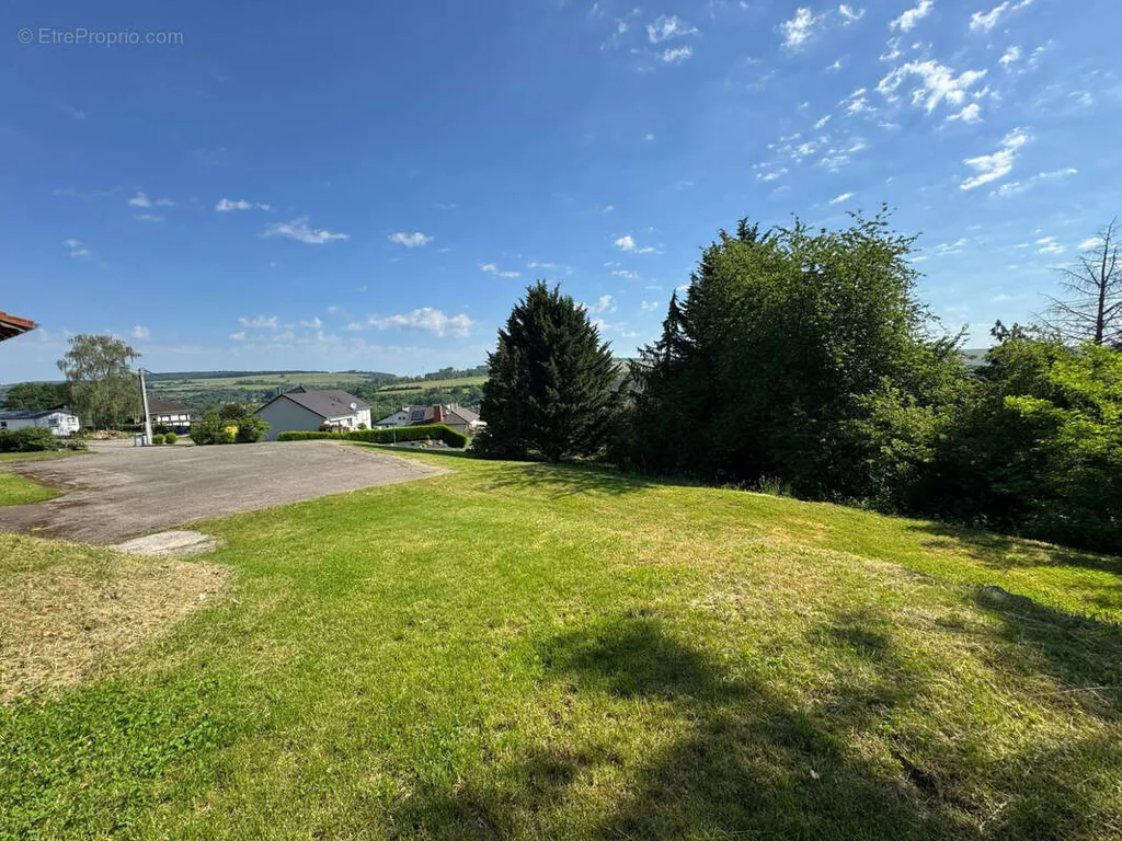 Garden - Business Premises with Panoramic View in Village