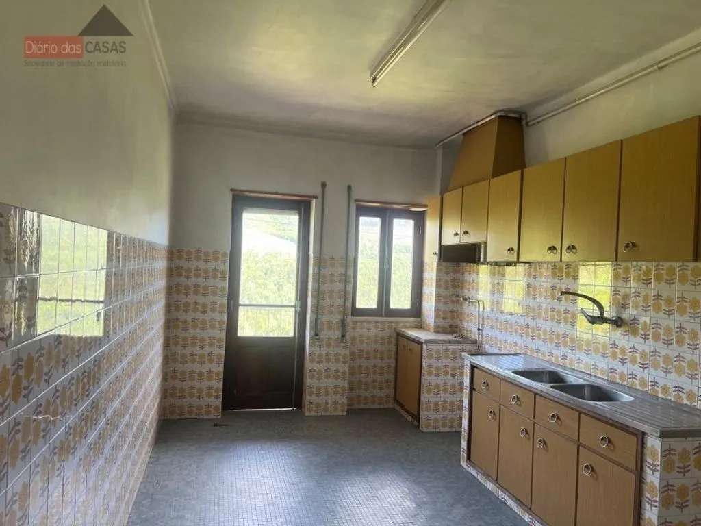 Cuisine - Luxury Apartment Complex with Garden in Coimbra