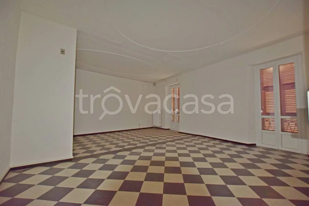 Pièces - Commercial Property with Balcony in Mondovì