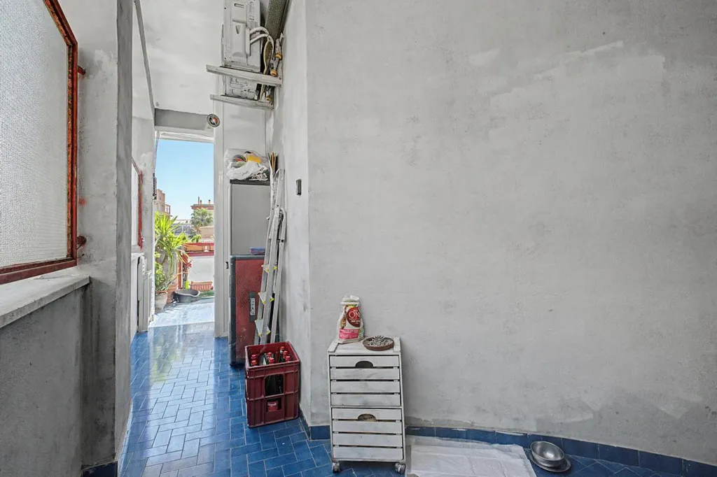 Pesuköök - Triplex with Balcony in Ostia, Rome