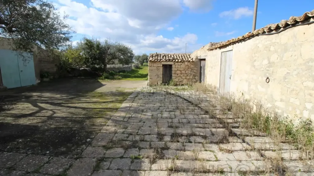 Aed - Rustic Farmhouse with Olive Grove near Rosolini