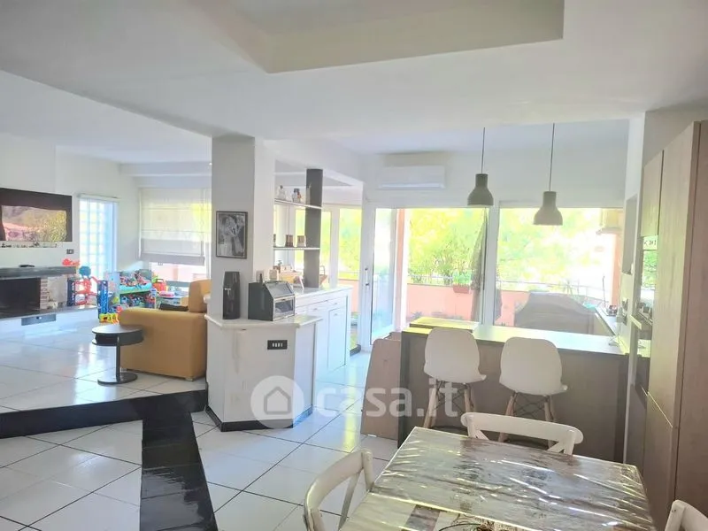 Salle à manger - Apartment with Terrace in Central Siano
