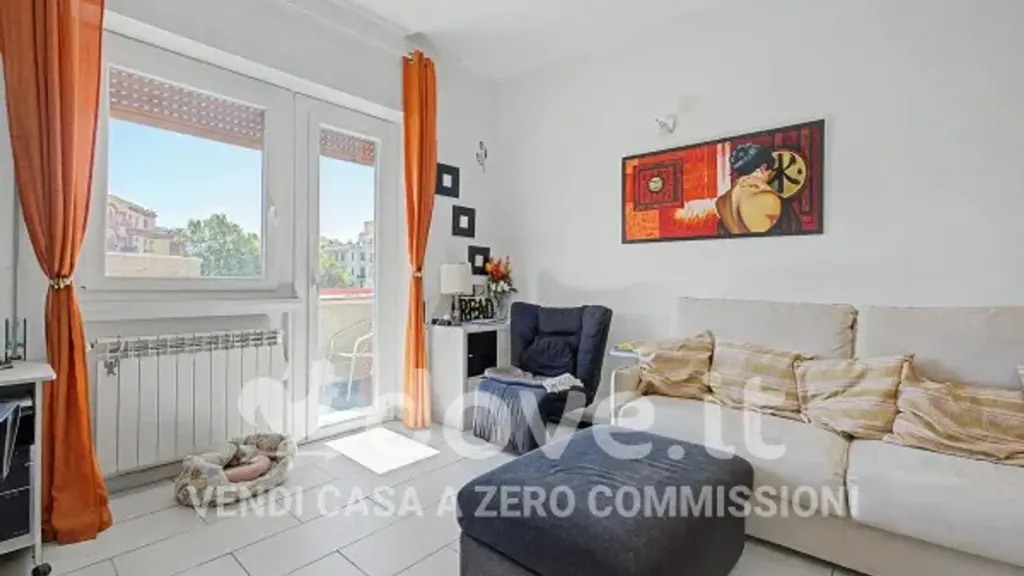 Elutuba - Triplex with Balcony in Ostia, Rome