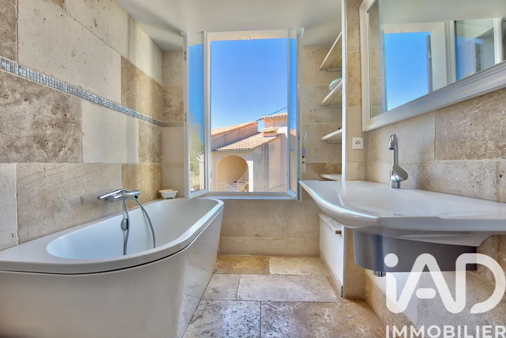 Salles de bain - Manoir avec Activité Touristique à Gréoux-les-Bains