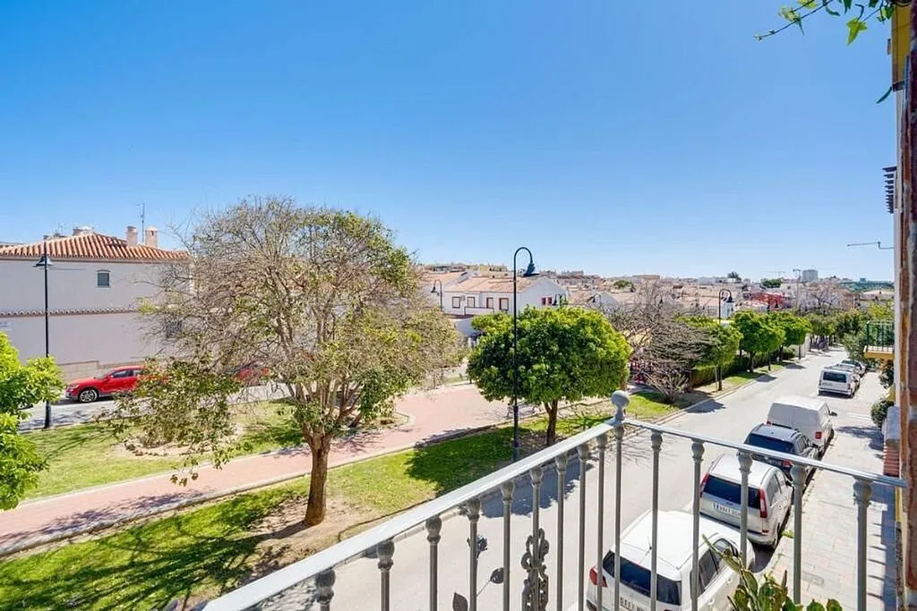 Balcon - Corner Semi-detached with Pool in Las Lagunas
