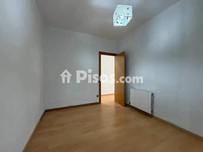 Pièces - Reformed Flat with Balcony in Sabadell
