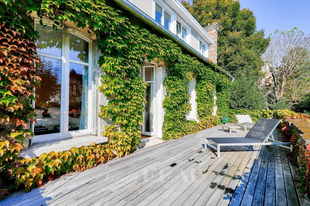 Terrass - Renovated Mansion with Garden in Saint-Cloud