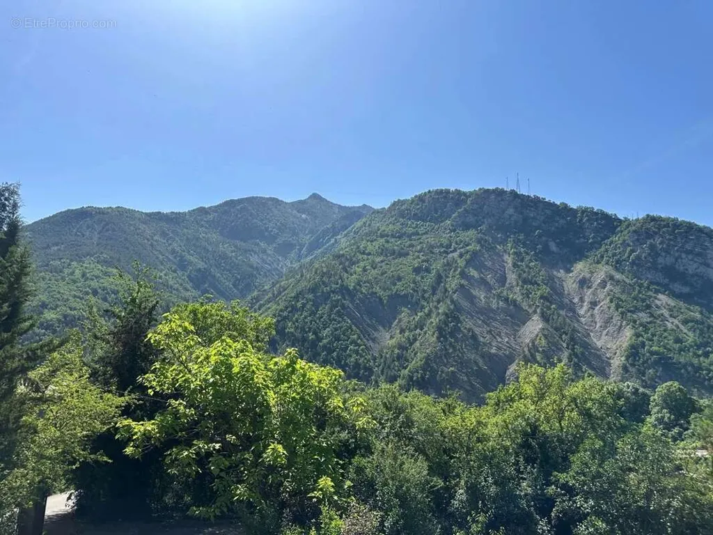 Maison au Calme avec Piscine près de Valberg