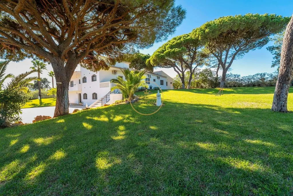 Aed - Luxury Villa with Pool in Quarteira