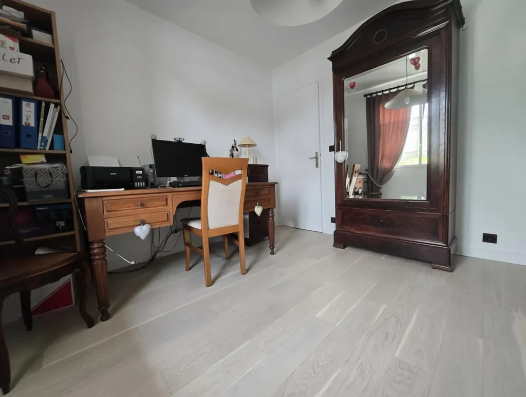 Office - House with Pool in Estrées-Saint-Denis