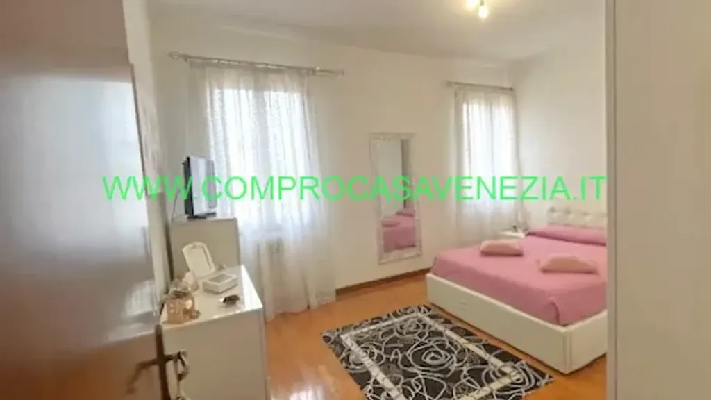 Chambres - Maison 6 pièces à IT