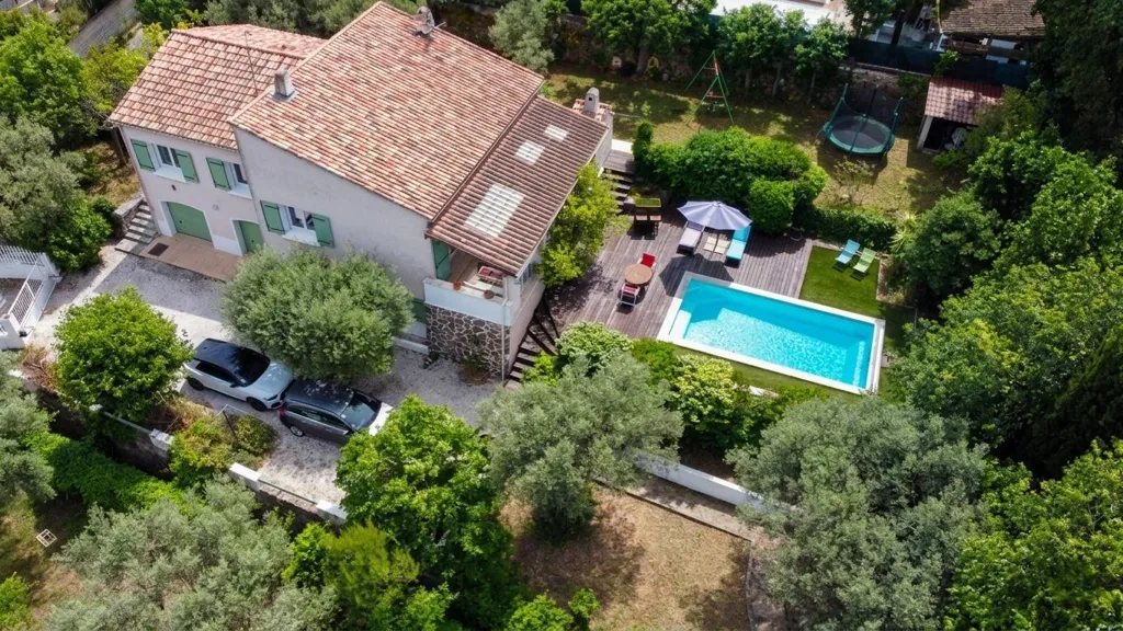 Õhuvaade - Luxury Villa with Mountain View in Toulon