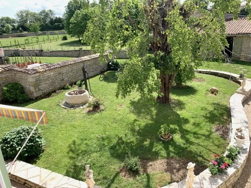 Jardin - Moulin Rénové avec Piscine et Parc près de Niort