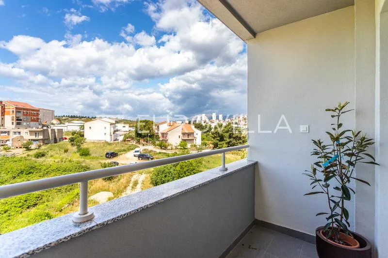 Balcon - Modern Studio Apartment with Loggia in Sirobuja, Split