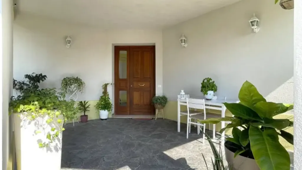 Esik - Rear-Access Villa with Garden in Soliera