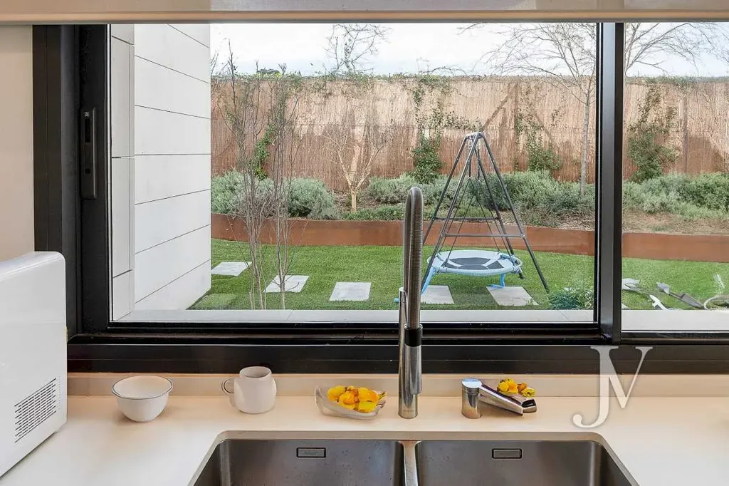 Cuisine - Modern Villa with Pool in Parque Conde de Orgaz