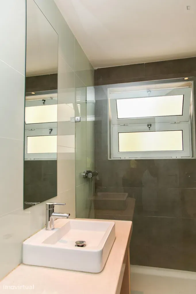 Bathrooms - Private Room in Coimbra, Cidral
