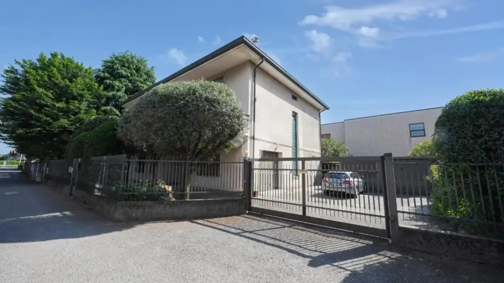 Extérieur - Rustic Villa with Balcony in Verano Brianza