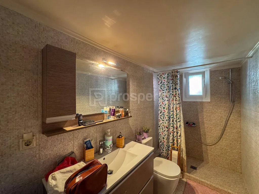 Salles de bain - First-Floor Apartment with Green View in Agyia, Patra