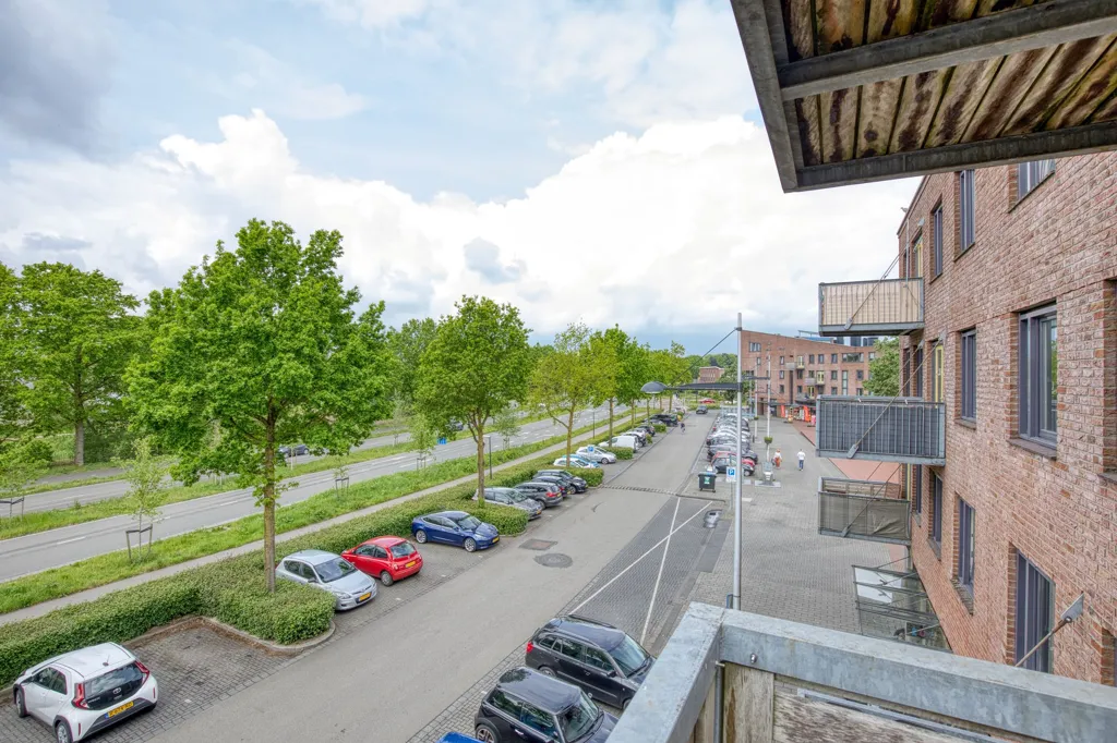 Rõdu - 3-Bedroom Apartment with Balcony in Osseveld