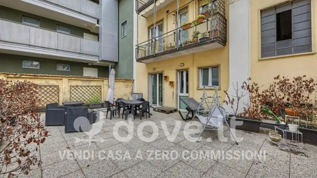 Terrasse - Rearranged Flat with Terrace in Varese