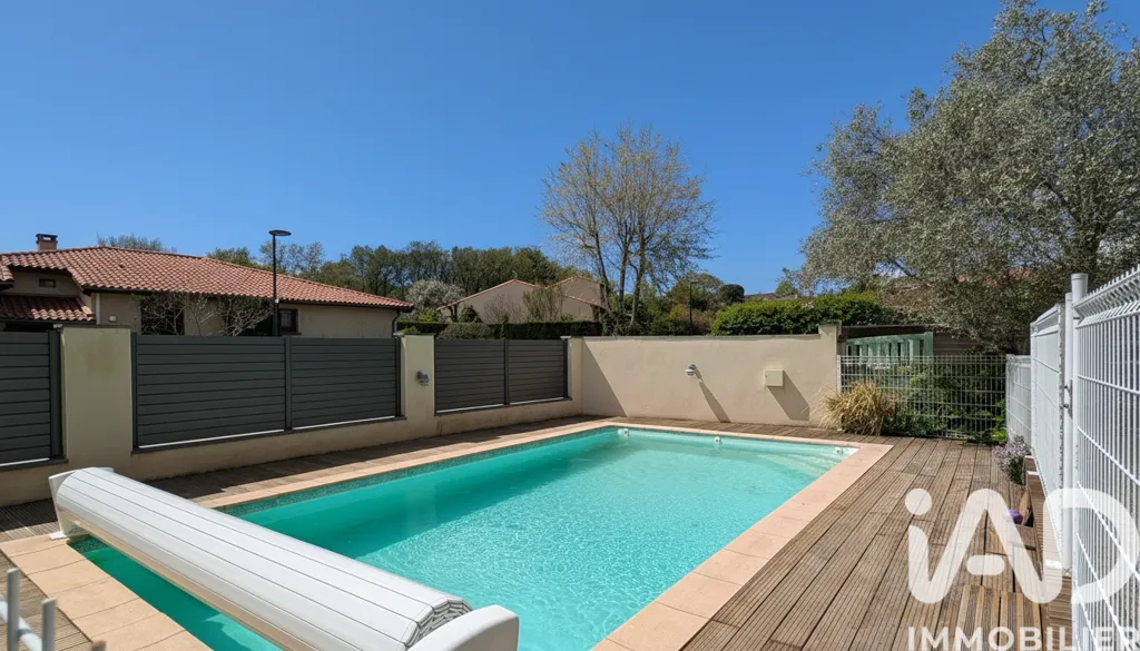 Piscine - Maison Traditionnelle avec Piscine à Cornebarrieu