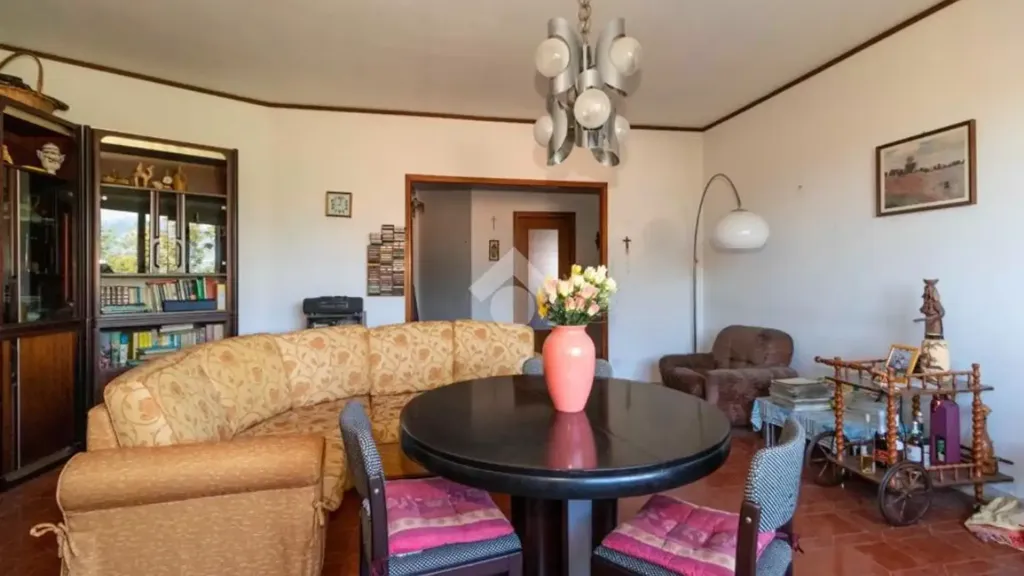 Sala da pranzo - Spacious Apartment with Balcony in Rosta