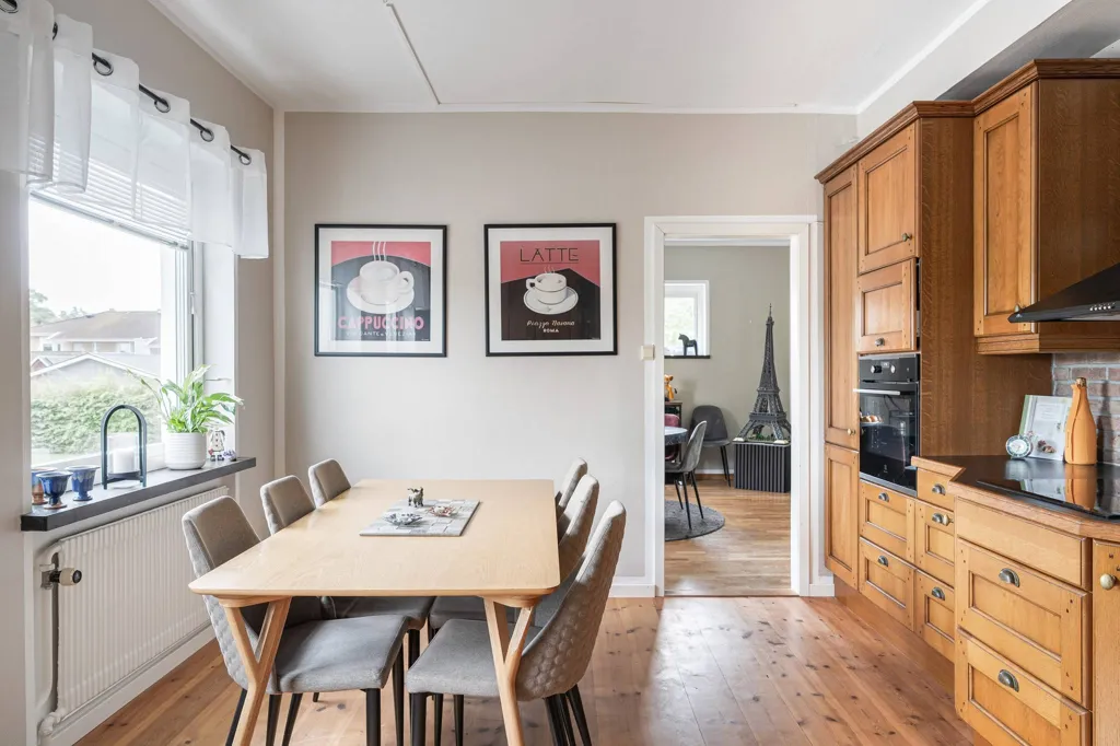 Salle à manger - Generous Family Home with Development Potential in Tyringe
