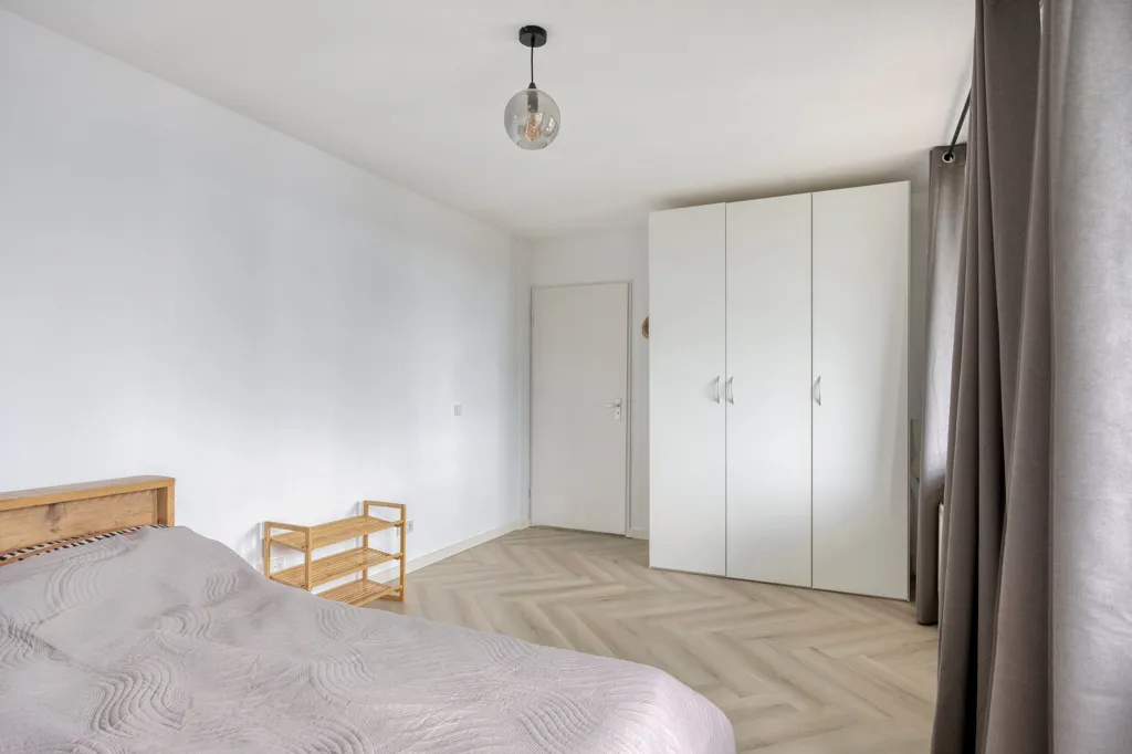 Chambres - 4-Bedroom Gallery Flat with Balcony in Green Area