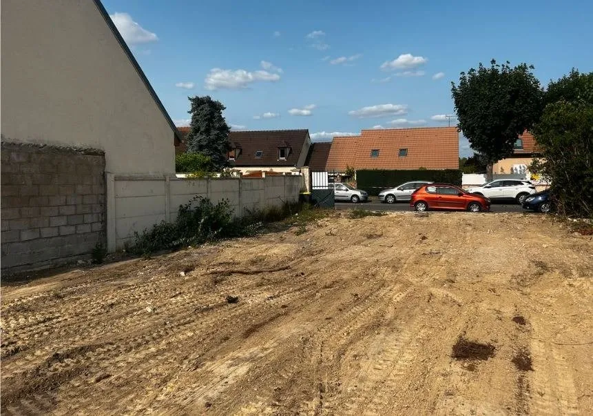 Aed - New 5-Bedroom House with Garden in Ormesson-sur-Marne