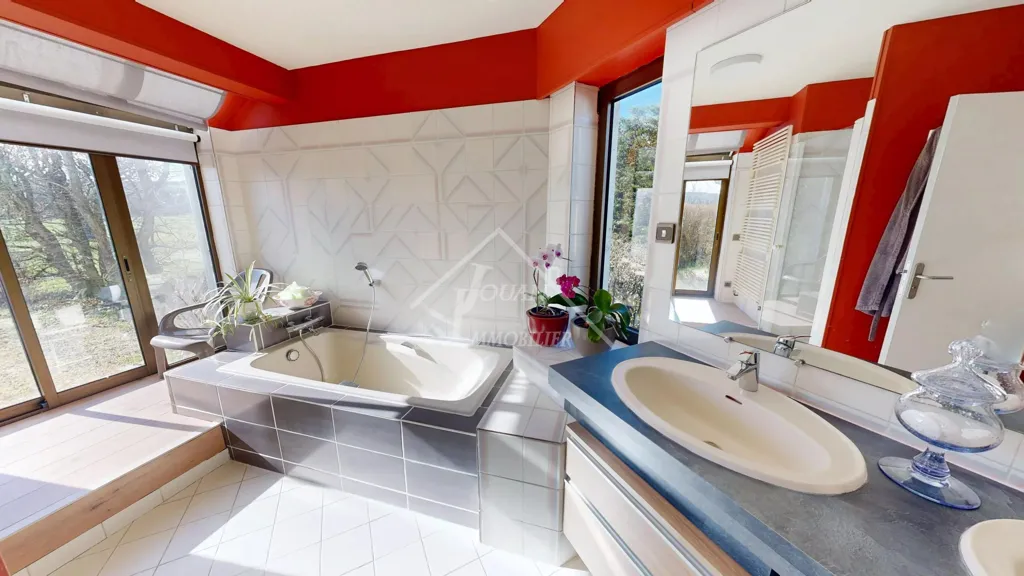 Bagni - Architect-Designed House with Garden in Countryside