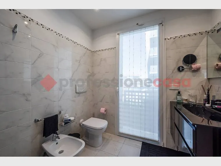 Bagni - Modern 3-Bedroom Apartment in Buccinasco