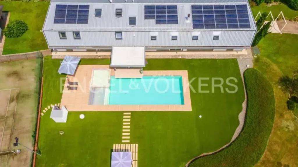 Õhuvaade - Converted Industrial Villa with Pool in Borgo Ticino