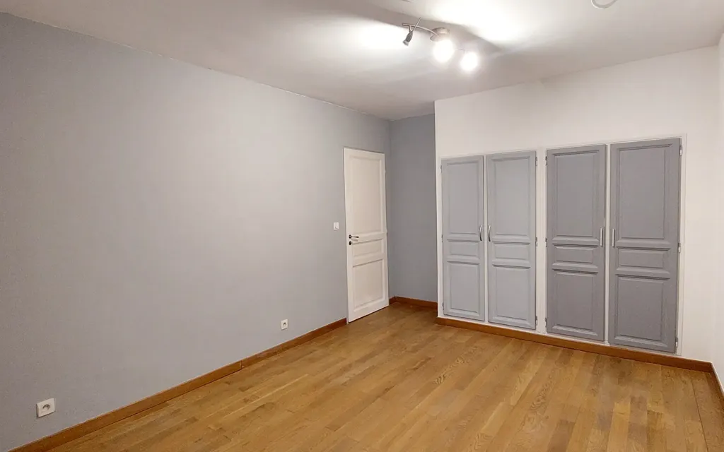 Chambres - Maison T4 avec Terrasse et Garage à Villeneuve