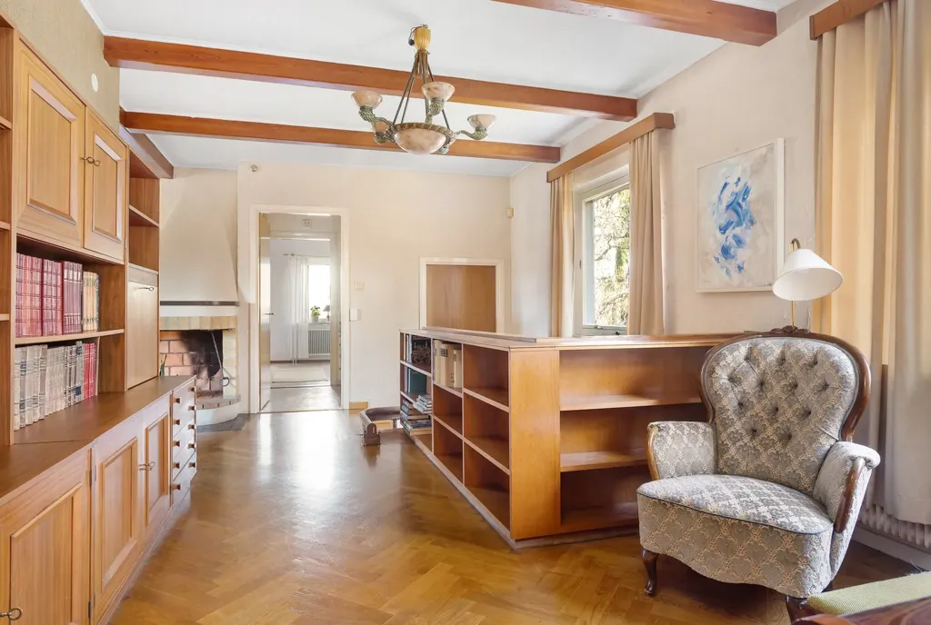 Bureau - Disponent Villa with Lake View in Lindesberg