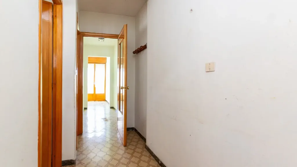 Entrée - Detached House with Three Garages in Frassino