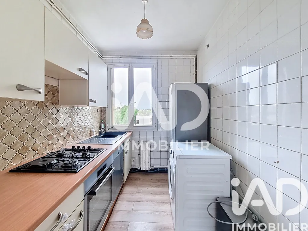 Kitchen - Meubled 4-Piece Flat with Park View in Blanc-Mesnil