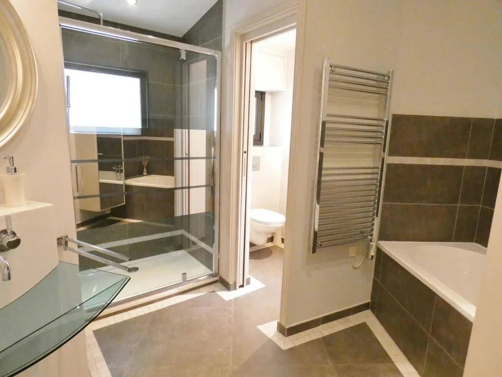 Salles de bain - Villa avec Vue Dominante sur le Vieux Village à Mougins