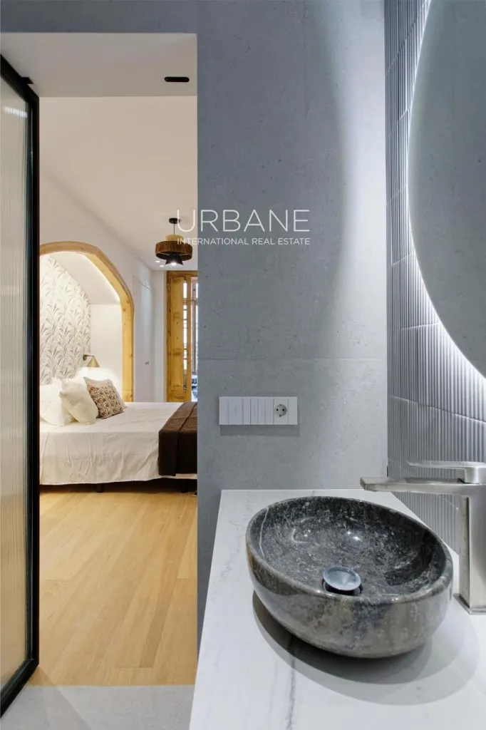 Bagni - Renovated Flat with Terraces in Eixample, Barcelona