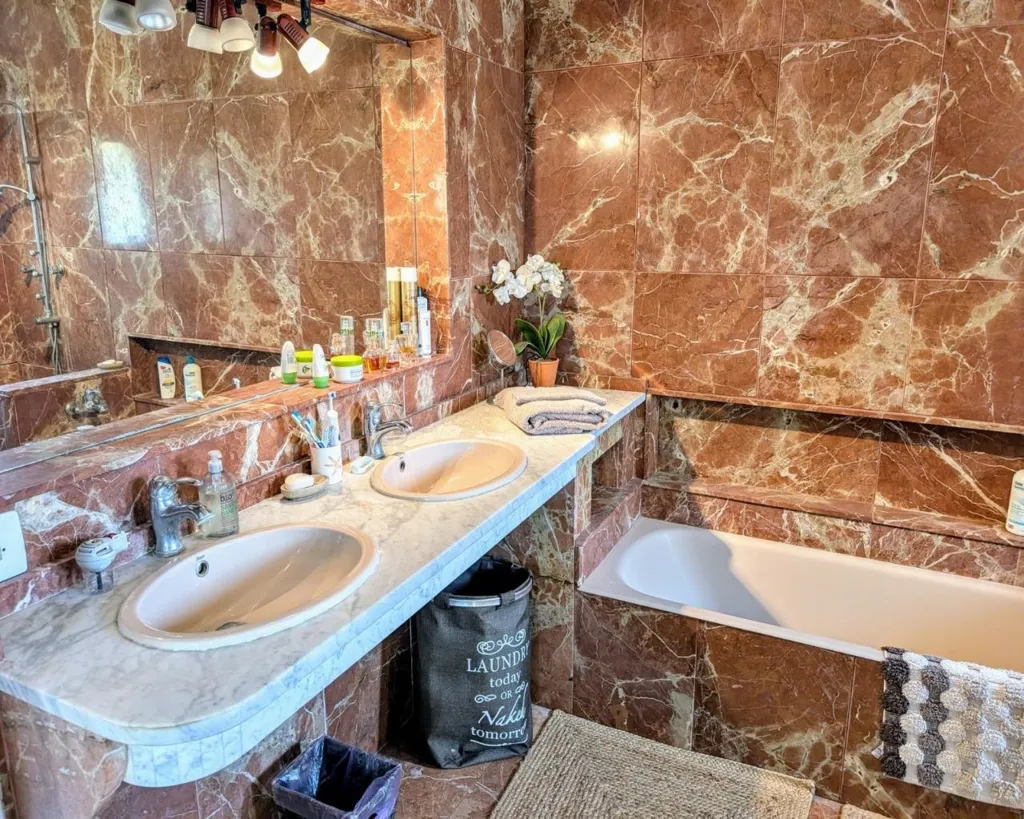 Bathrooms - Traditional Villa with Sea View in Benimeit, Moraira