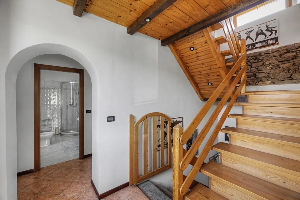 Toad - Multi-Level Apartment with Mansard in Luino