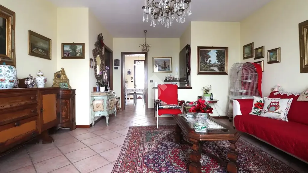 Séjour - Apartment with Balcony in Porto Mantovano