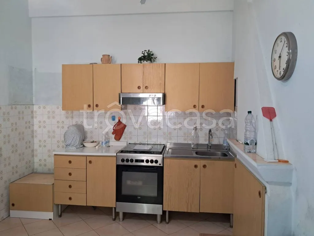 Cucina - Traditional Villa with Courtyard in Lugo