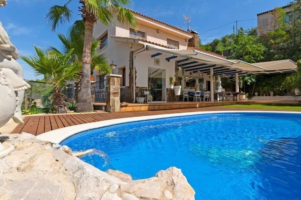 Bassein - Detached House with Pool in Plana Novella