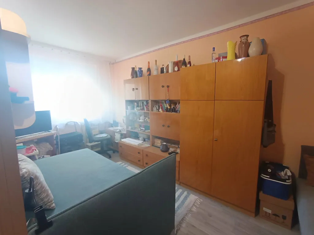 Magamistoad - Three-Bedroom Panel Flat in Oroszlány